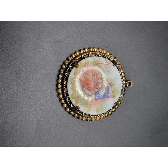 Vintage Porcelain courting couple Big statement circle pendant - Picture 3 of 9